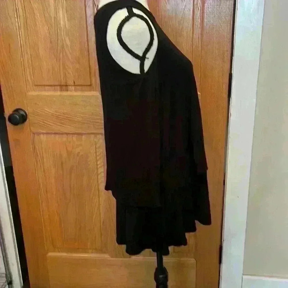 Agnes & Dora Tiered Black Sleeveless Top - Picture 2 of 5